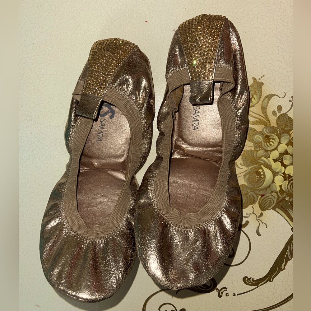 Foldable gold flats, perfect to change into after heels at weddings/events!